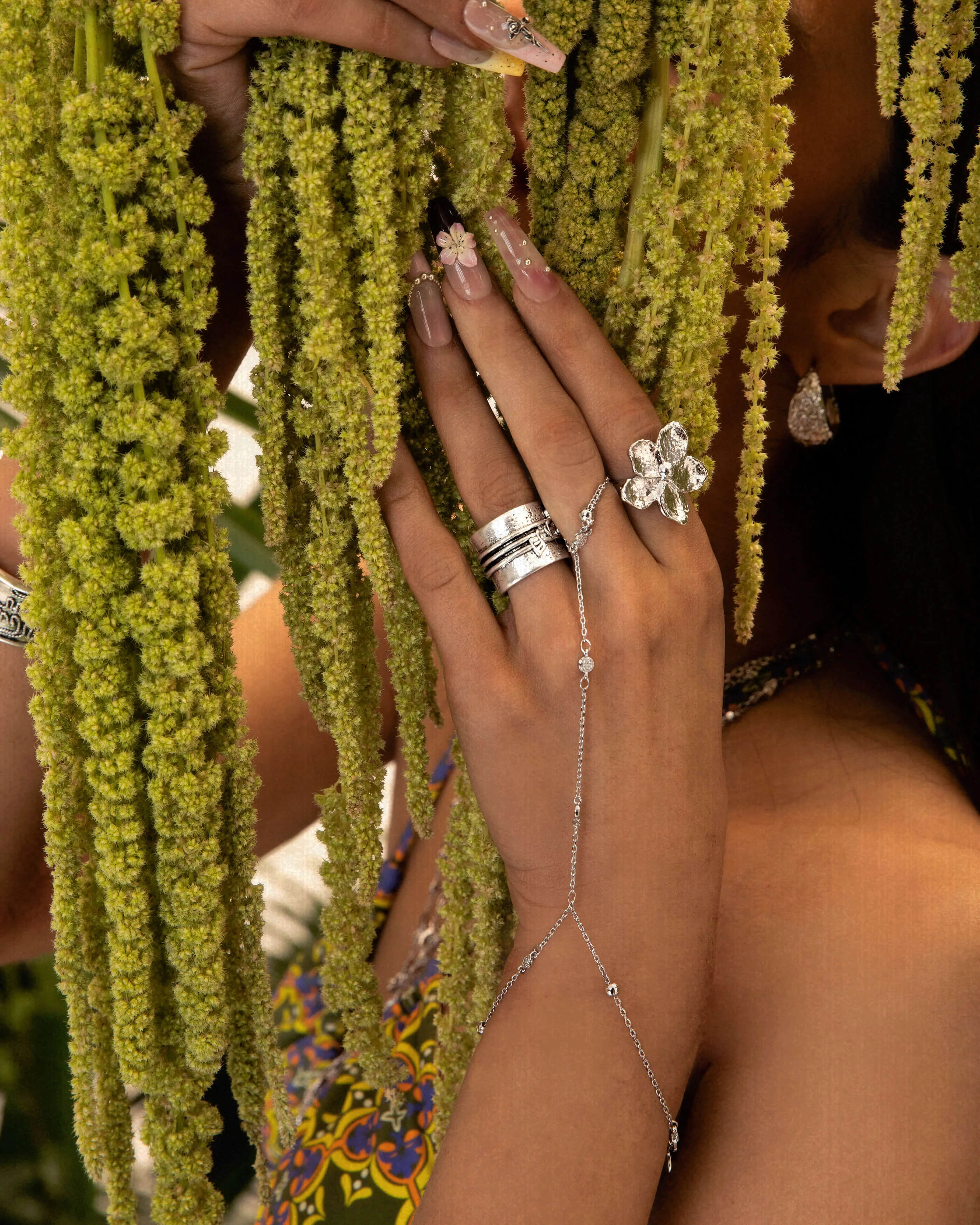 Hojas Coin Hand Chain Bracelet in Silver sold by en route product image thumbnail 2