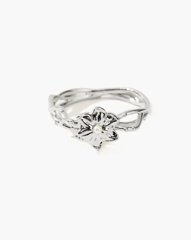 Victoria Ring in Silver sold by en route