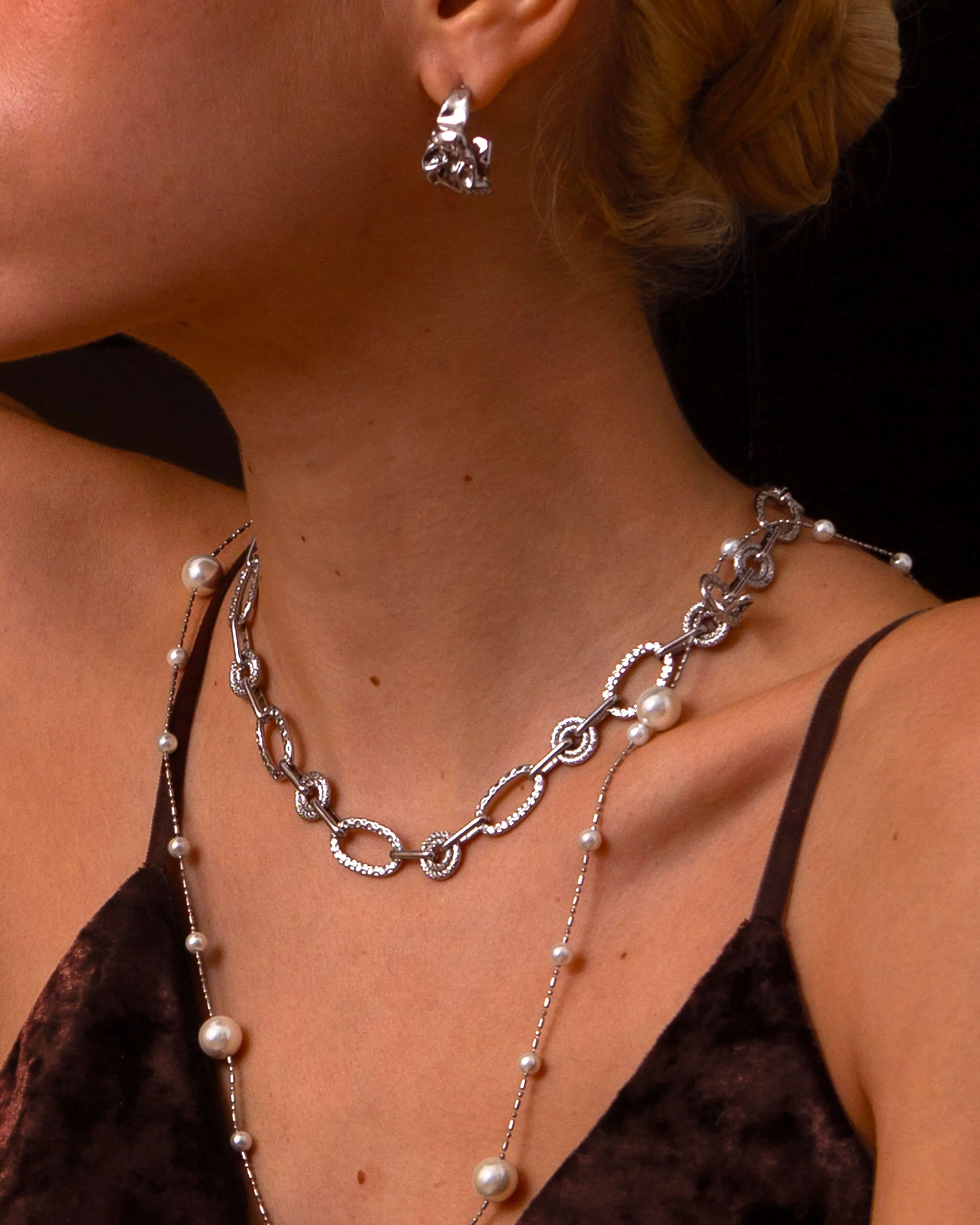 Textured Circle Link Necklace in Silver sold by En Route Jewelry product image thumbnail 2