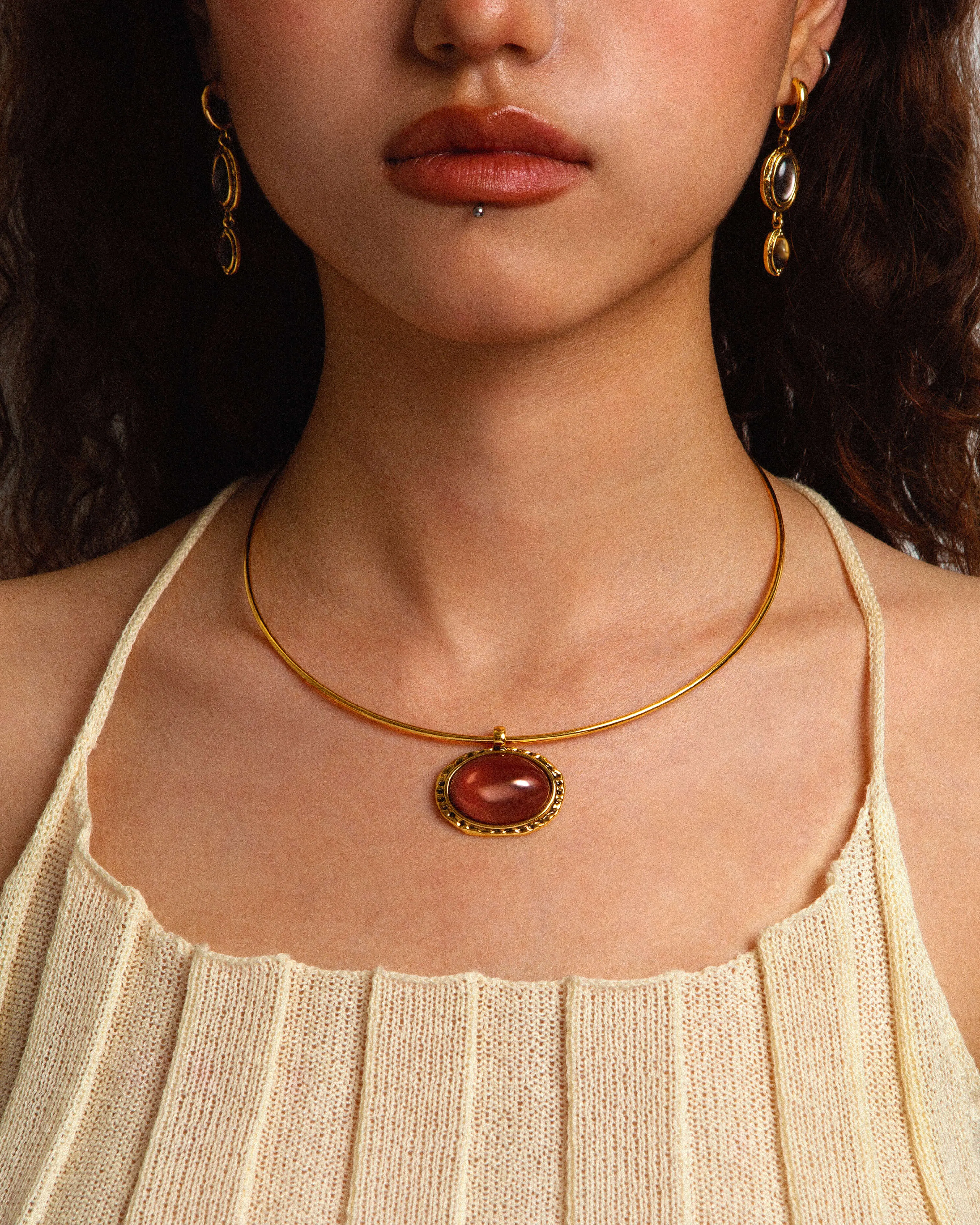 Venus Collar Necklace in Gold sold by en route product image thumbnail 2