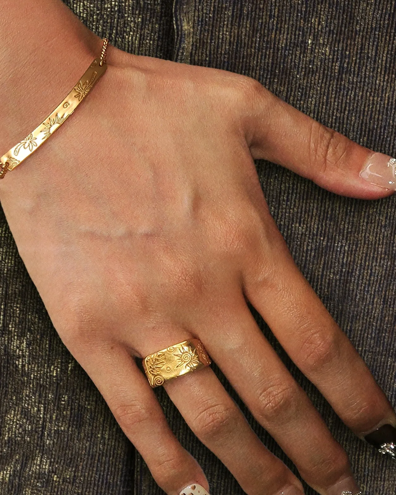 Palma Signet Ring sold by En Route Jewelry product image thumbnail 2