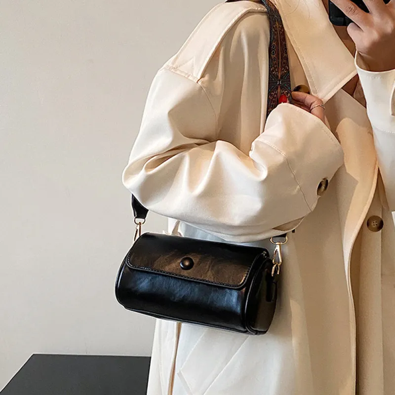 Whitney Structured Crossbody Handbag With Shoulder Strap in Black made by XYlondon