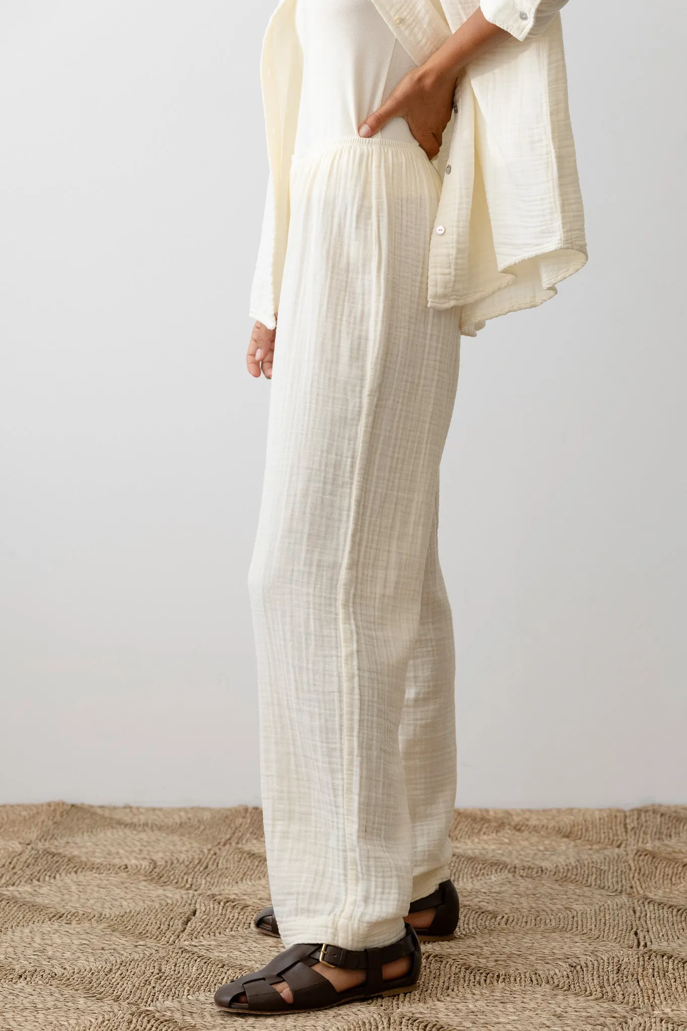 The Bubble Crop Simple Pant sold by DONNI. product image thumbnail 4