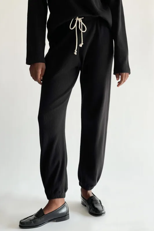 thermal jogger sold by DONNI.