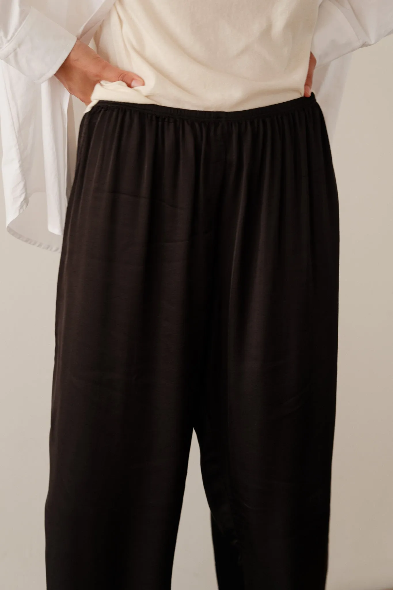 The Silky Simple Pant Jet Classic sold by DONNI. product image thumbnail 5