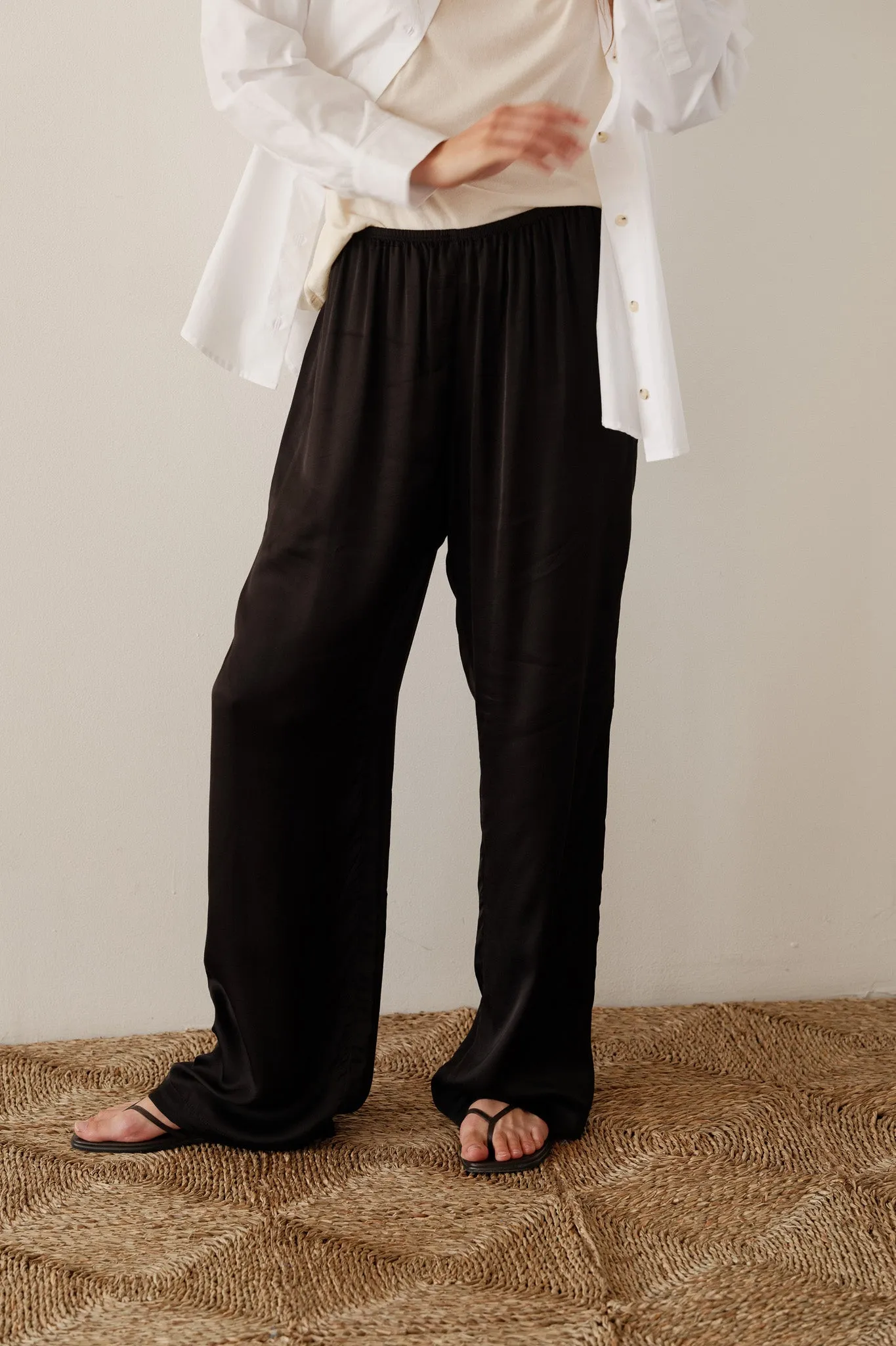 The Silky Simple Pant Jet Classic sold by DONNI.
