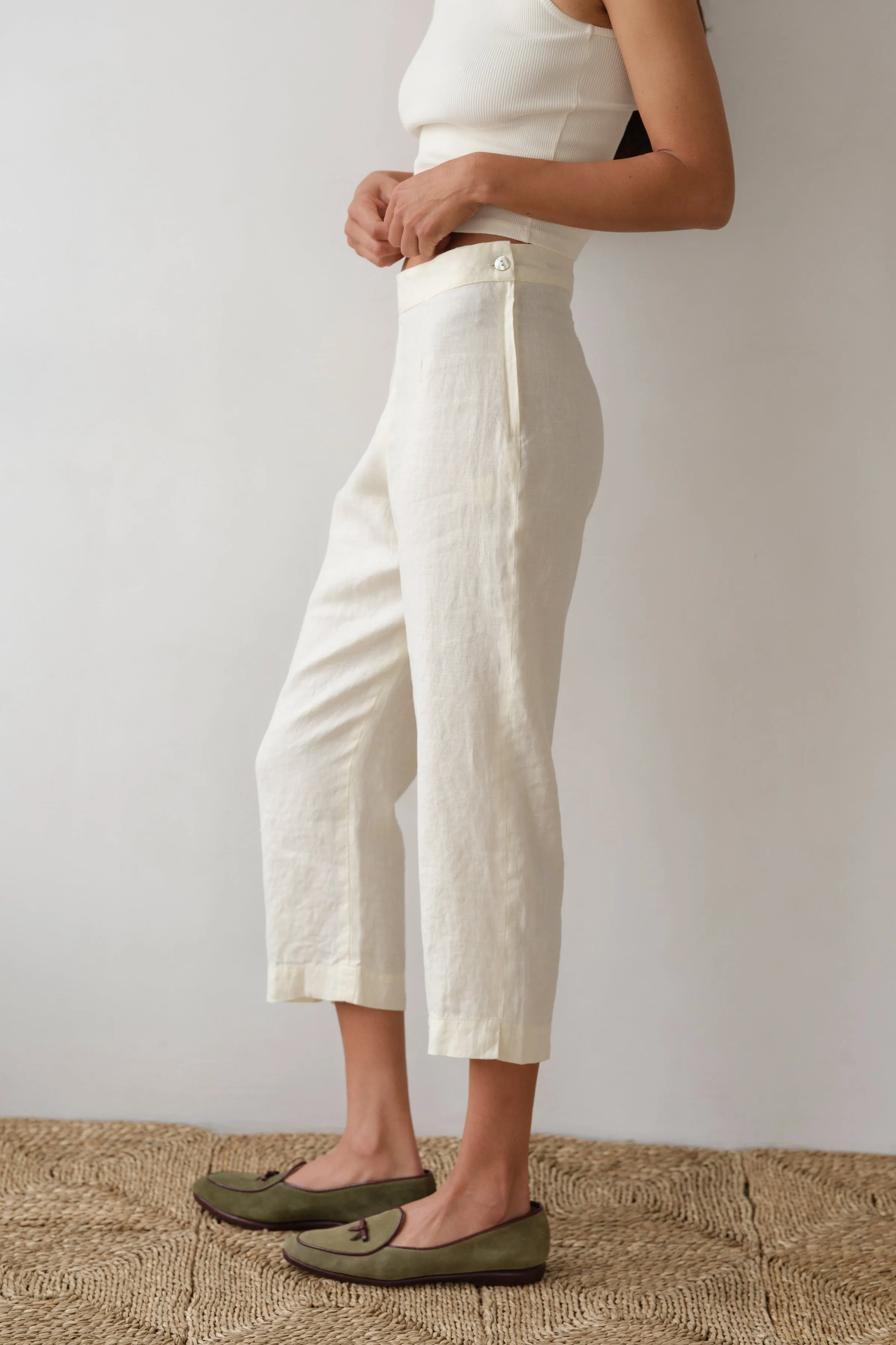 The Linen Capri Pant sold by DONNI. product image thumbnail 4