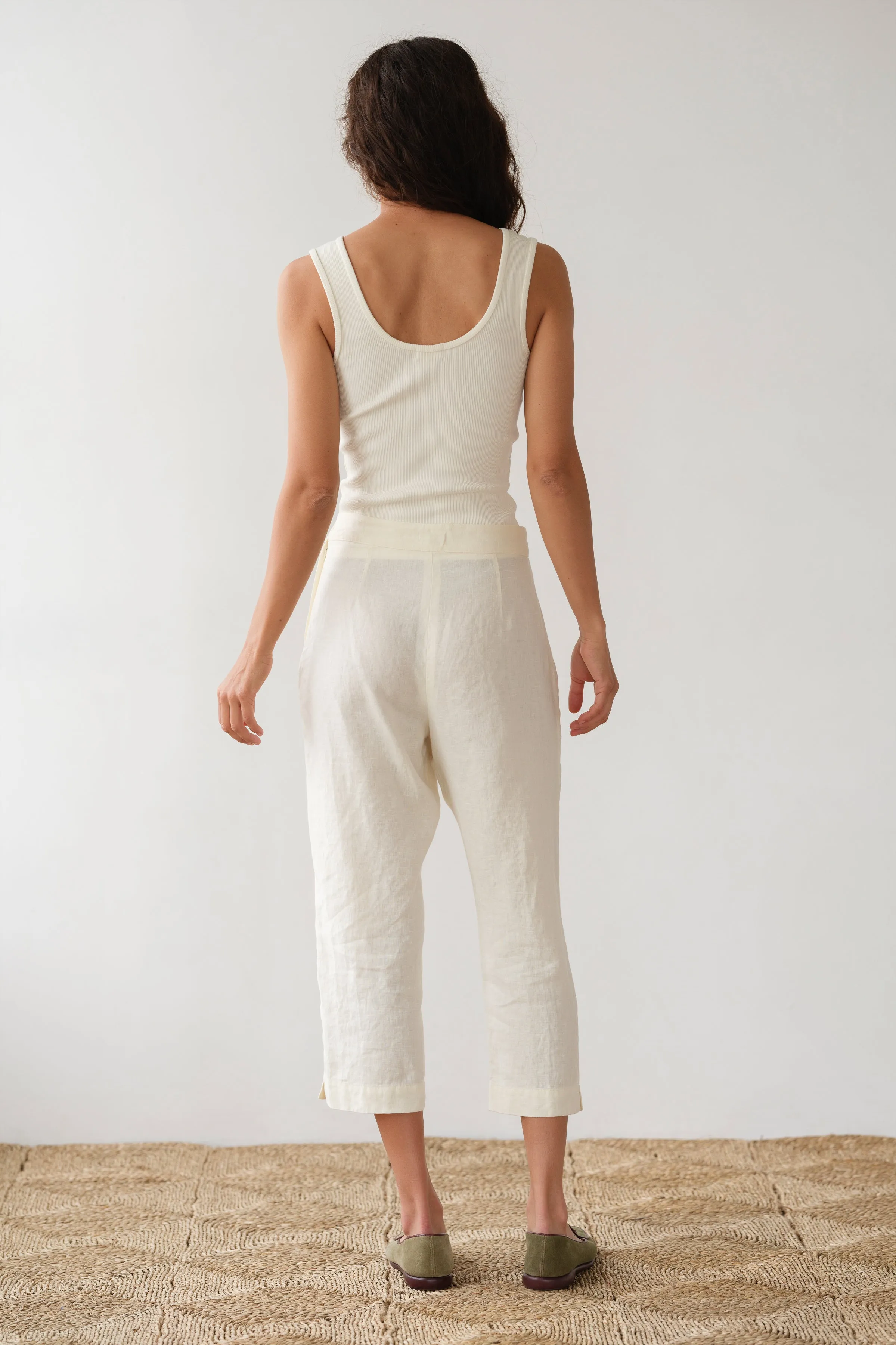 The Linen Capri Pant sold by DONNI. product image thumbnail 5