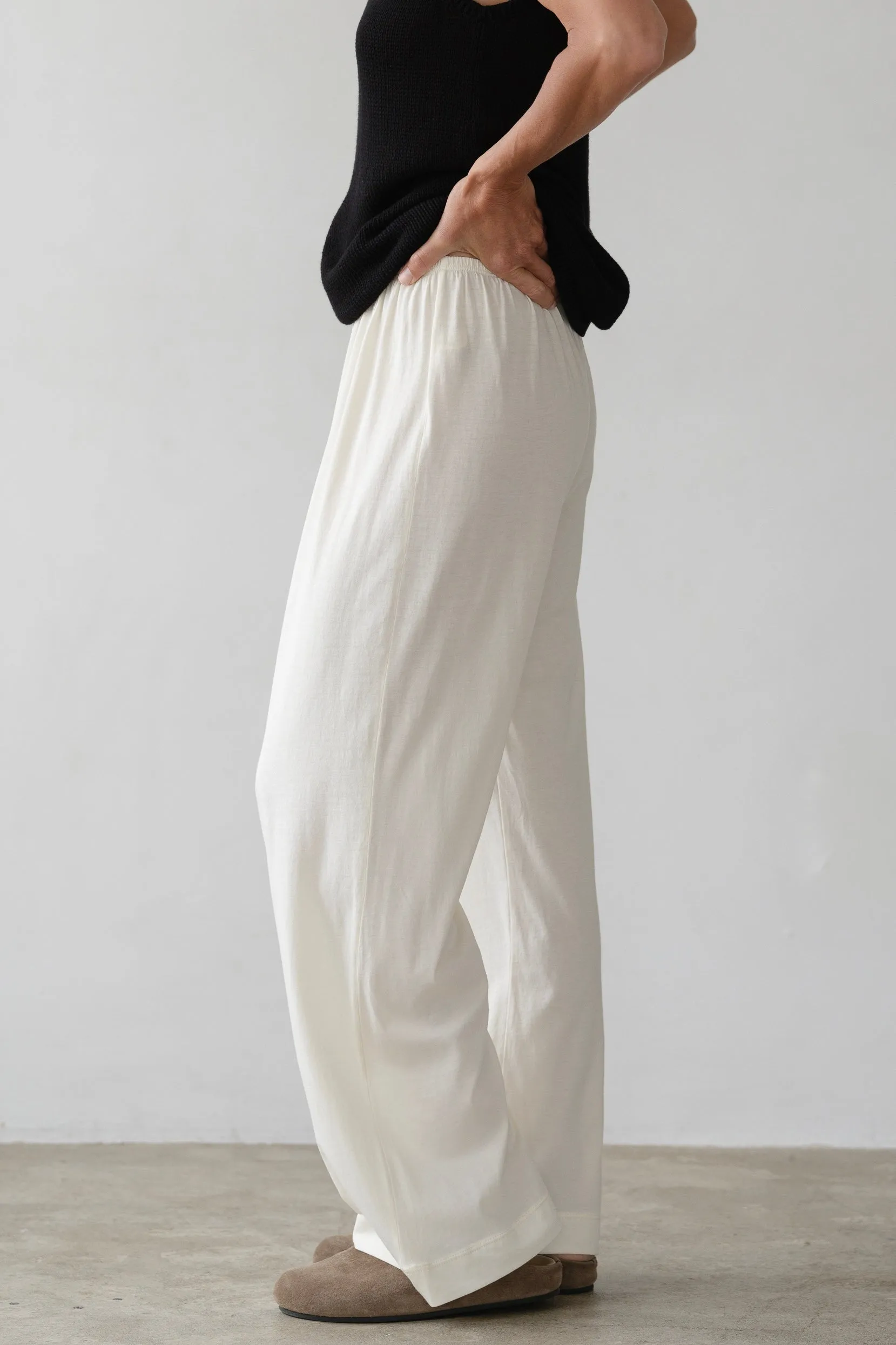 The Jersey Simple Crop Pant sold by DONNI. product image thumbnail 4