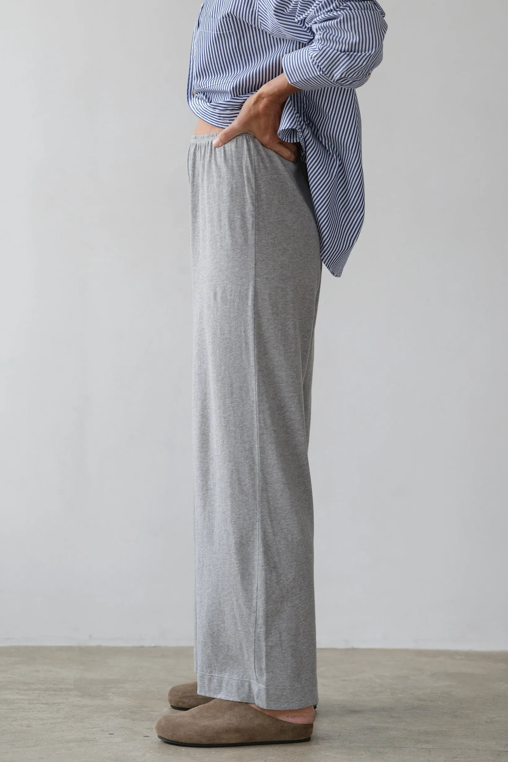 The Jersey Simple Crop Pant sold by DONNI. product image thumbnail 4