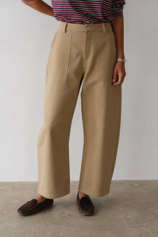 The Chino Barrel Pant sold by DONNI.