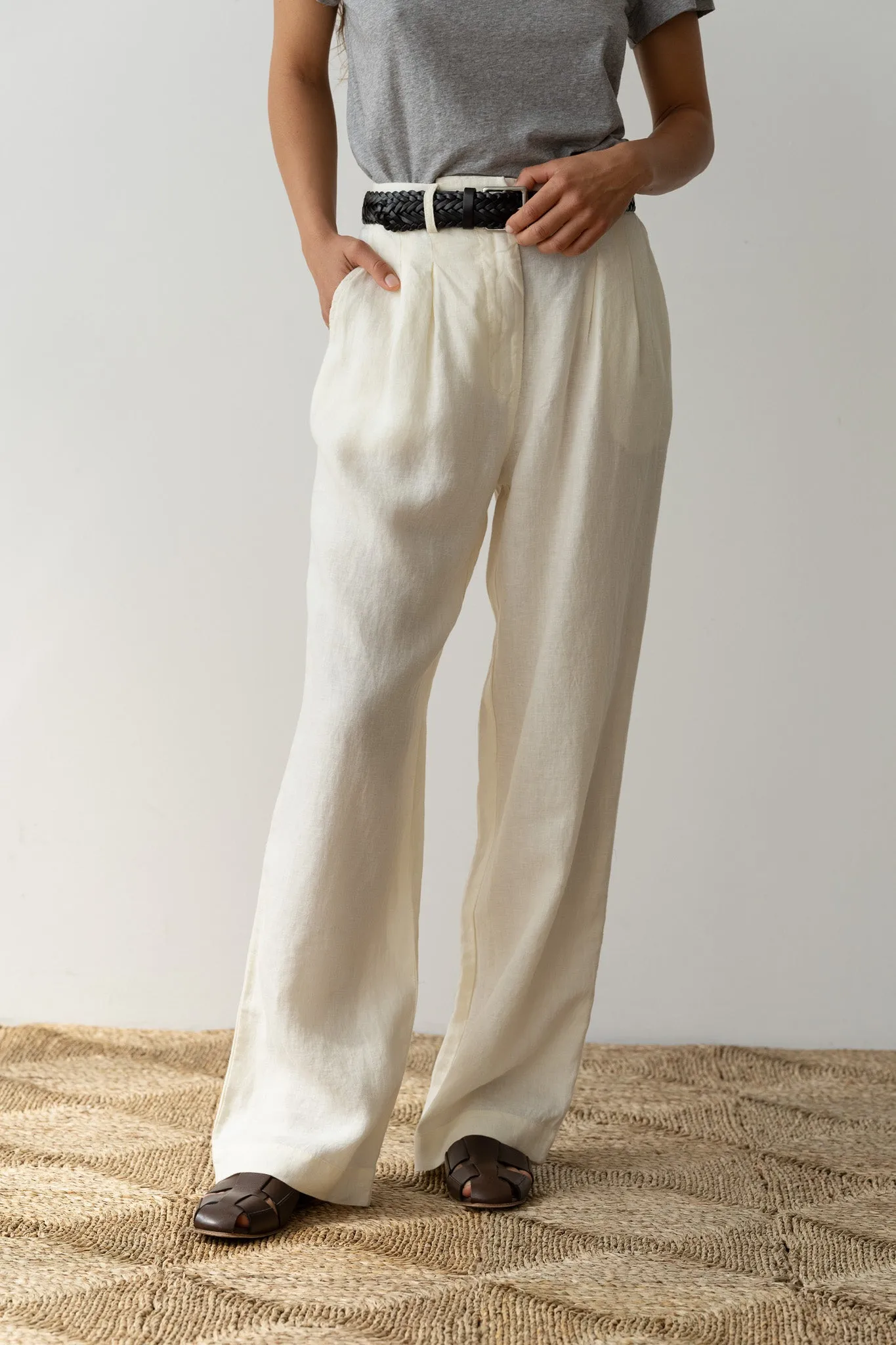 The Linen Pleated Trouser sold by DONNI. product image thumbnail 5