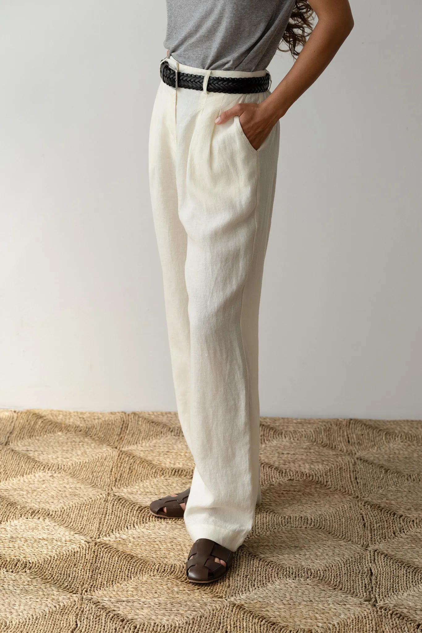 The Linen Pleated Trouser sold by DONNI. product image thumbnail 4