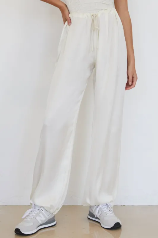 silky cinch pant sold by DONNI.