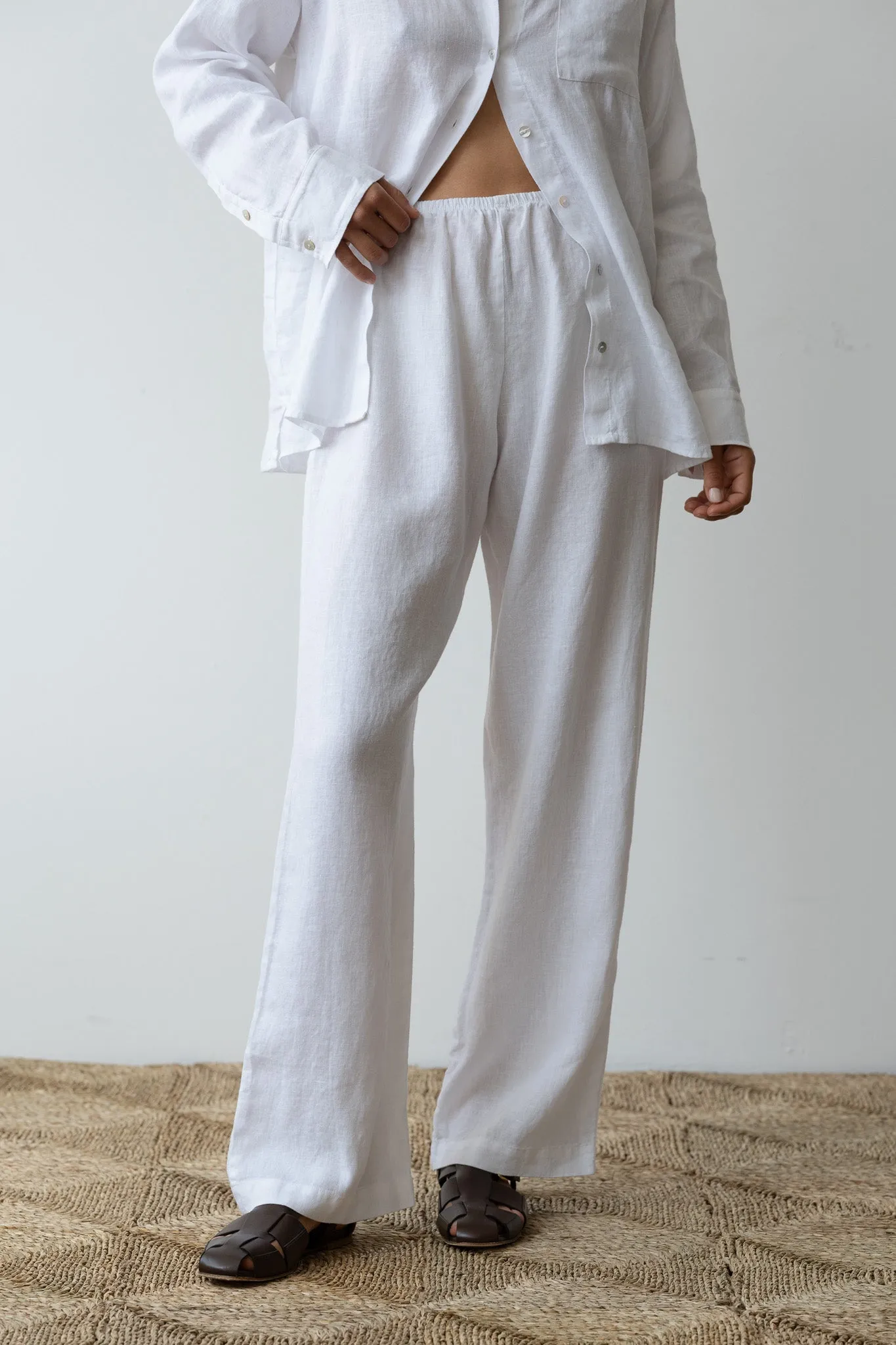 The Linen Simple Pant sold by DONNI.