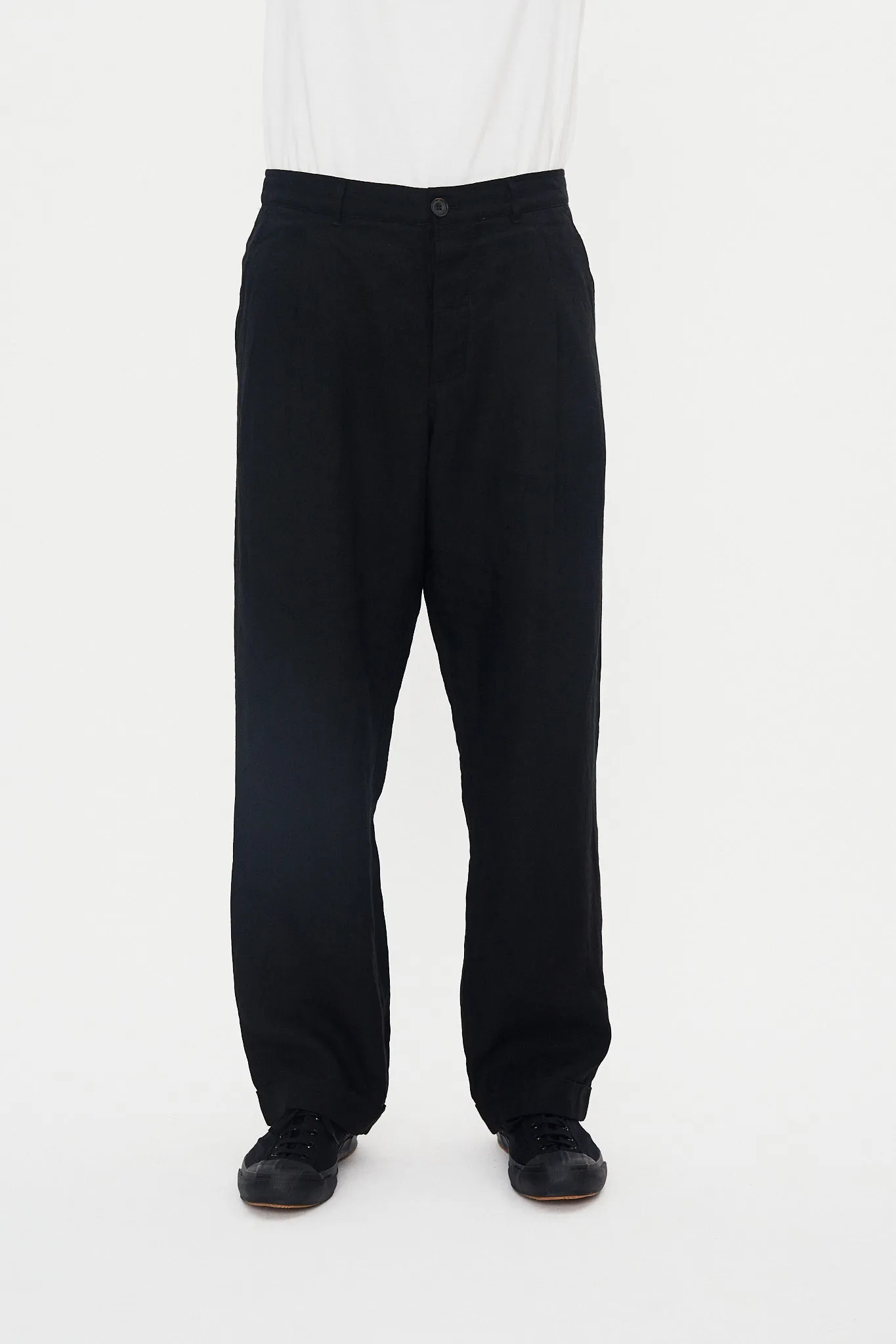 SUNE 31-67-2 | Classic Pleated Trousers | Black Linen sold by Hansen Garments product image thumbnail 2