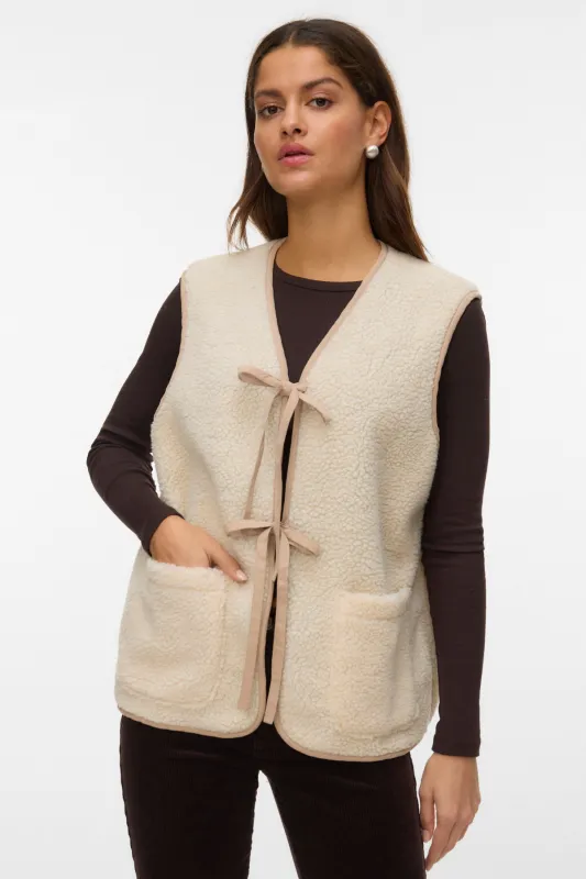 Cleo Kort Vest - Oatmeal sold by Teeshoppen