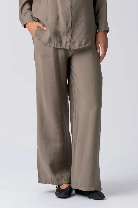 Mia Pants - Khaki sold by Teeshoppen