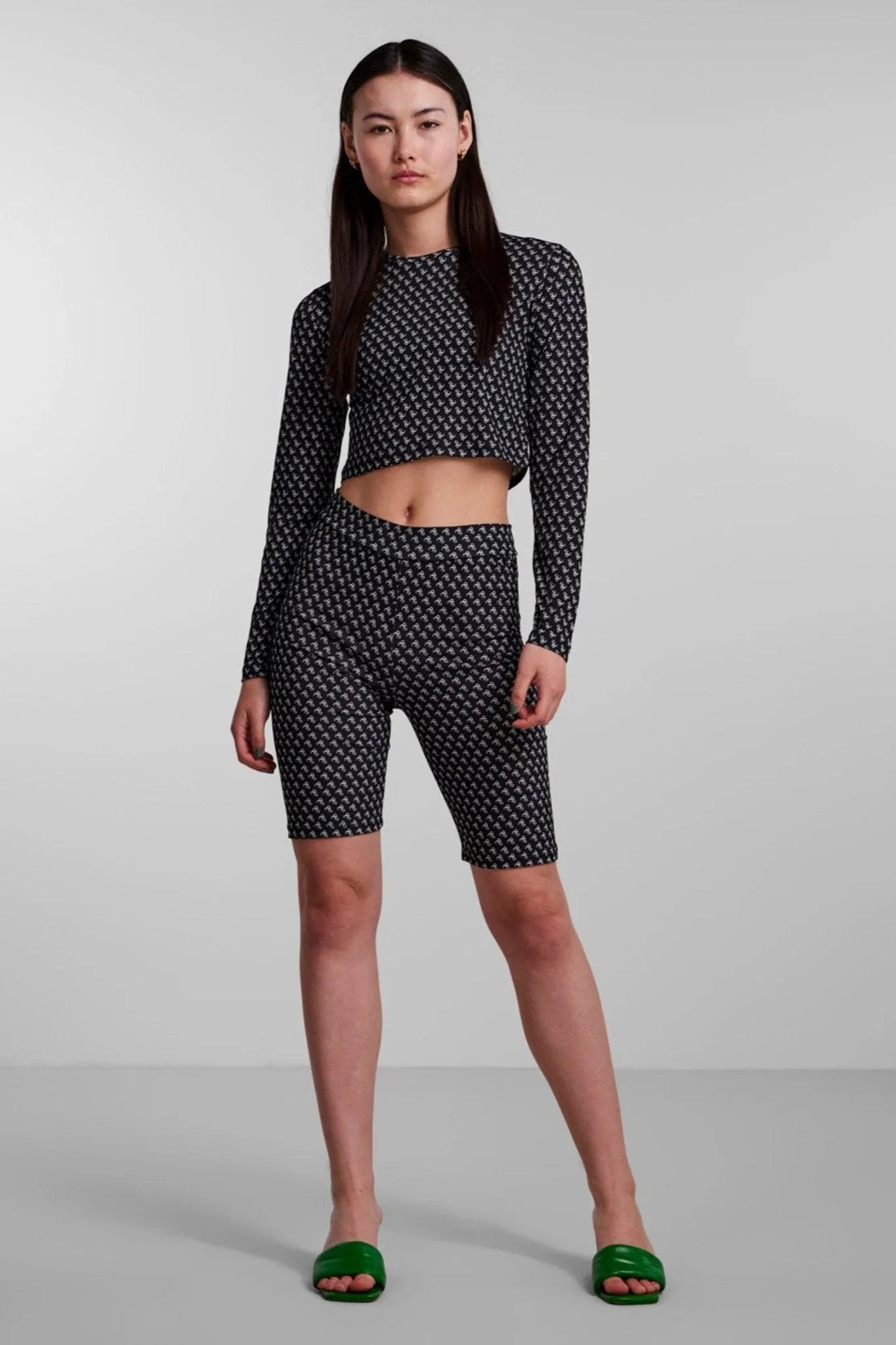 Ammi Long Sleeve Top - Sort sold by Teeshoppen