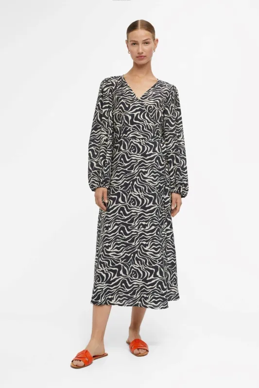 Leonora Midi Wrap Kjole - Sort Sandshell made by .OBJECT