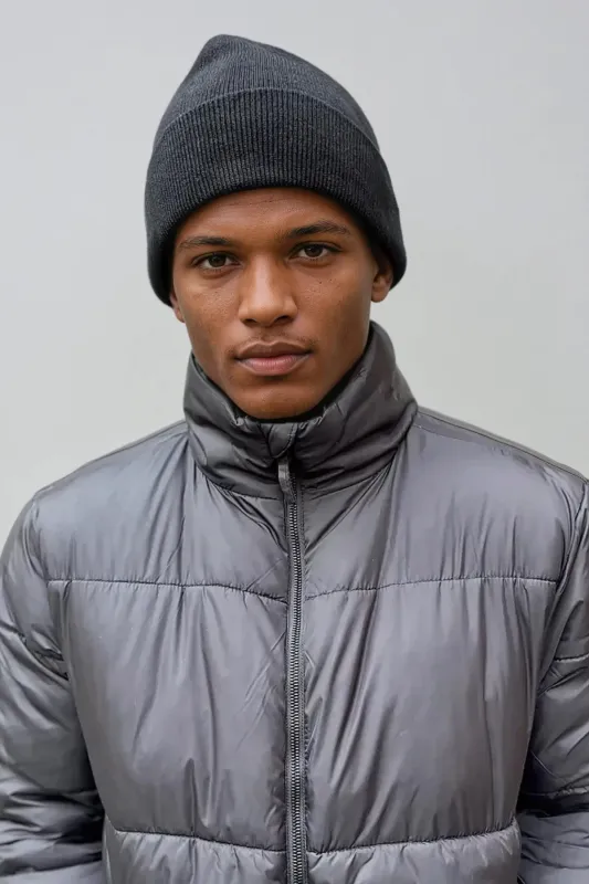 Classic Beanie - Sort sold by Teeshoppen