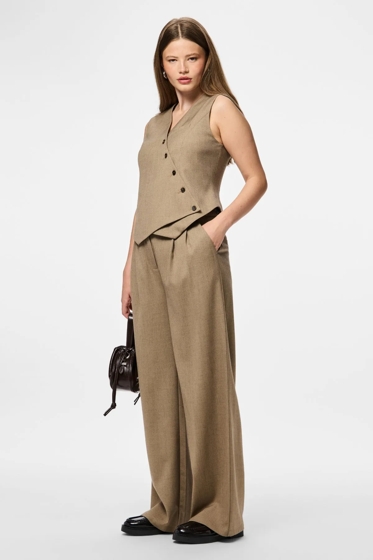 Bubbles Asymmetrisk Vest - Greige sold by Teeshoppen product image thumbnail 3