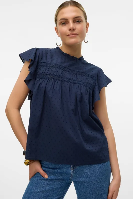 Trine Lace Top - Navy made by Vero Moda