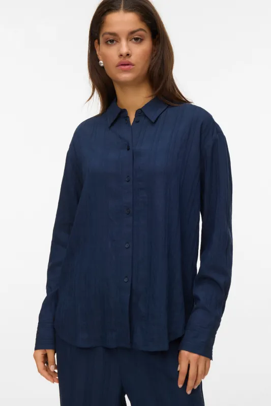Irine Skjorte - Navy Blazer made by Vero Moda