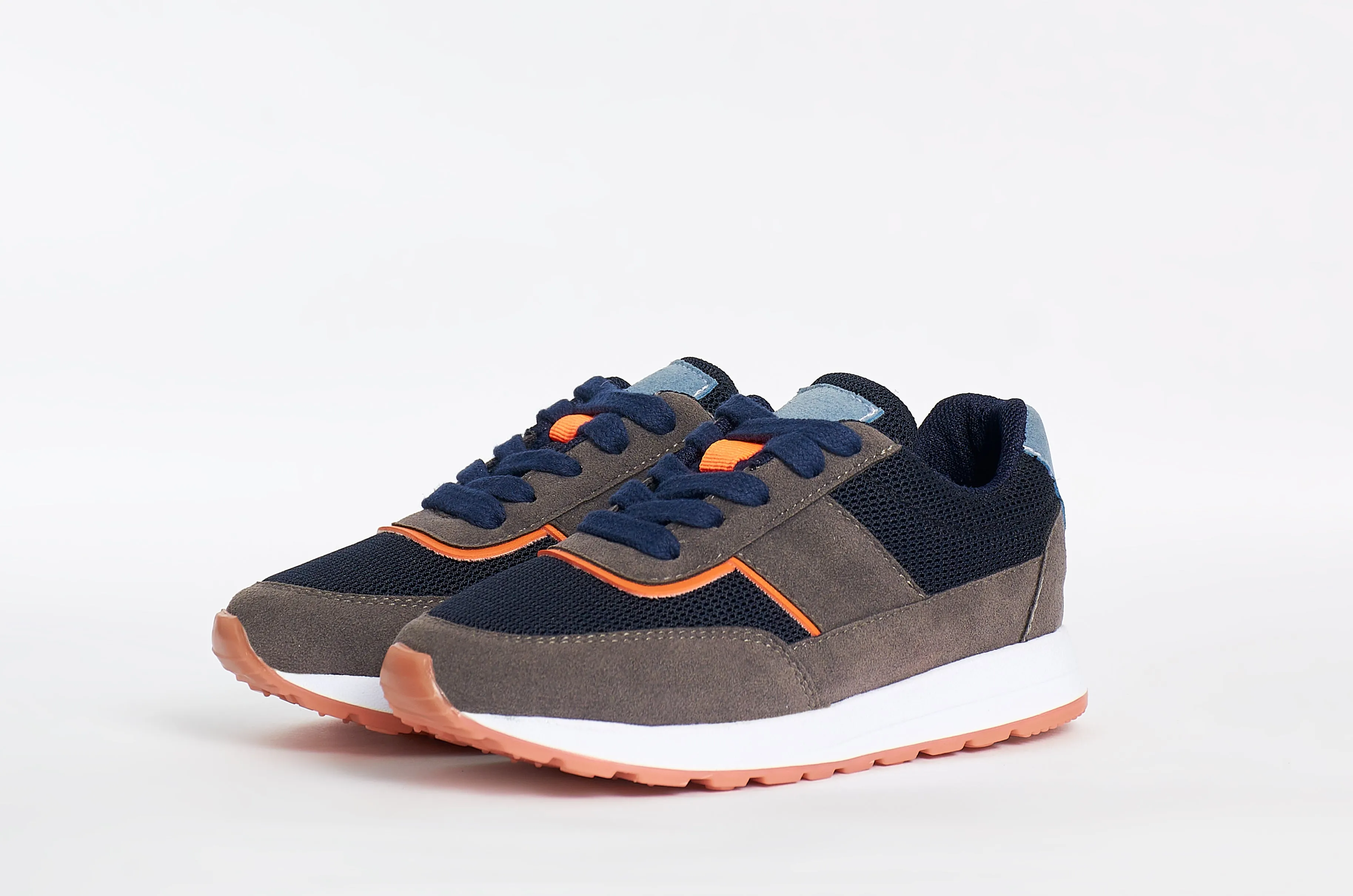 Tenis Niño Classic DISPONIBILIDAD INMEDIATA sold by Canvas