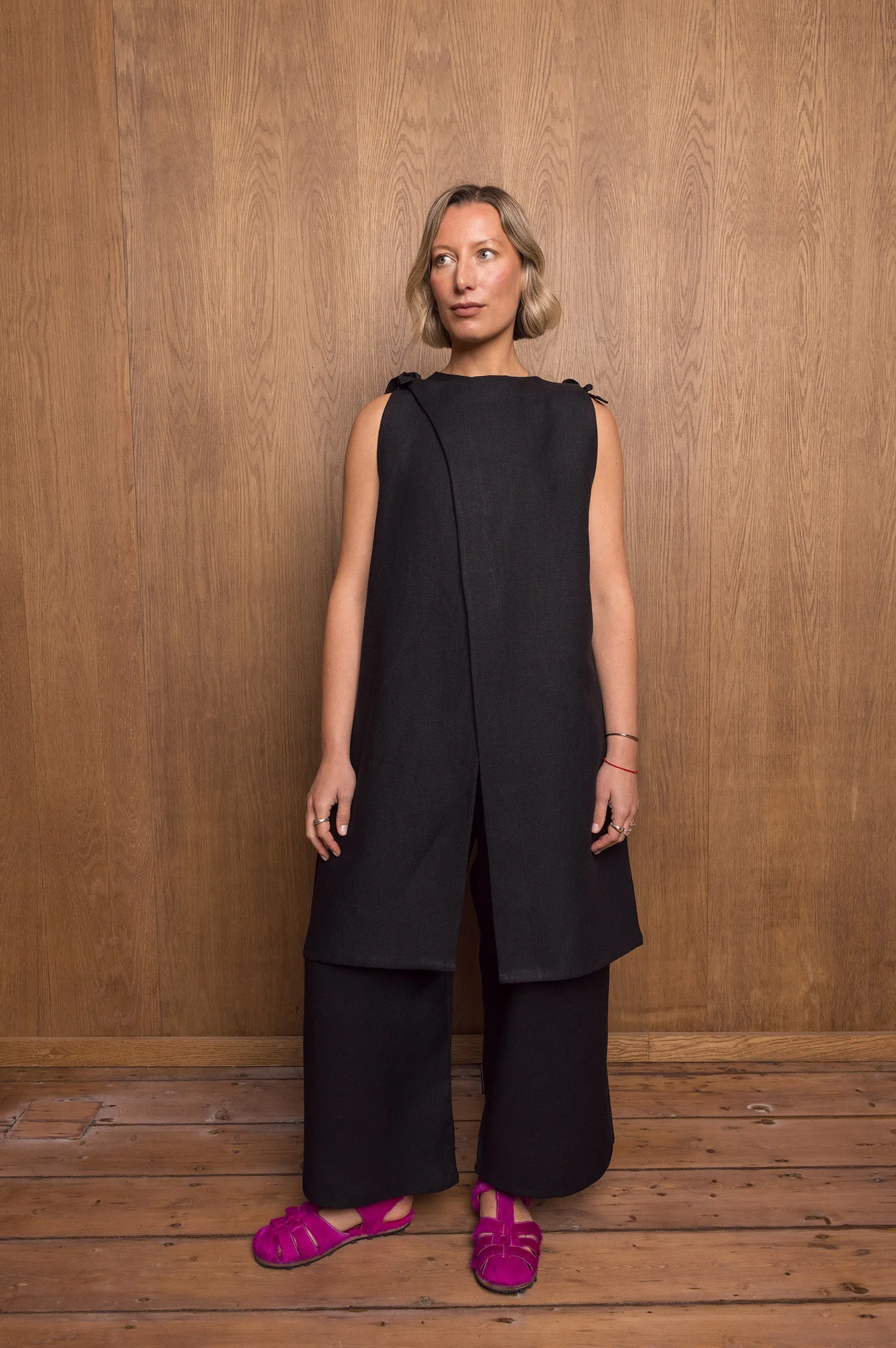 Purītsu Pants in Black Linen sold by Emiko Studios product image thumbnail 2