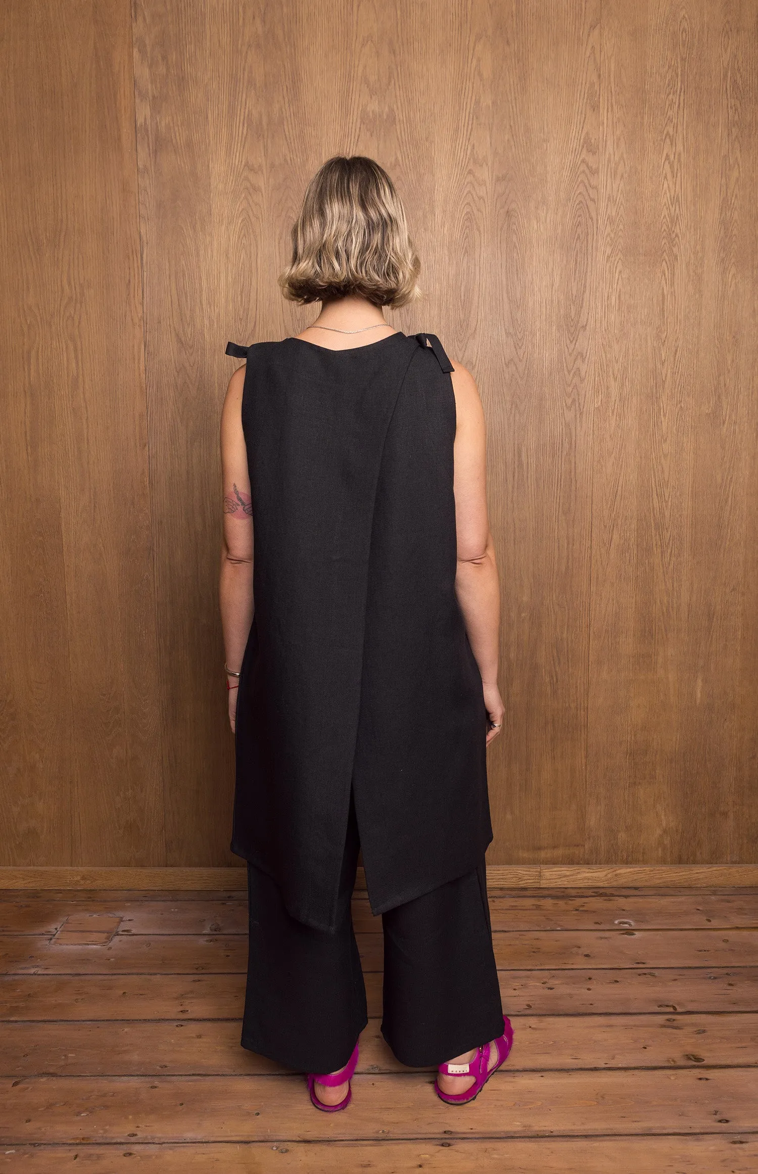 Purītsu Pants in Black Linen sold by Emiko Studios product image thumbnail 5