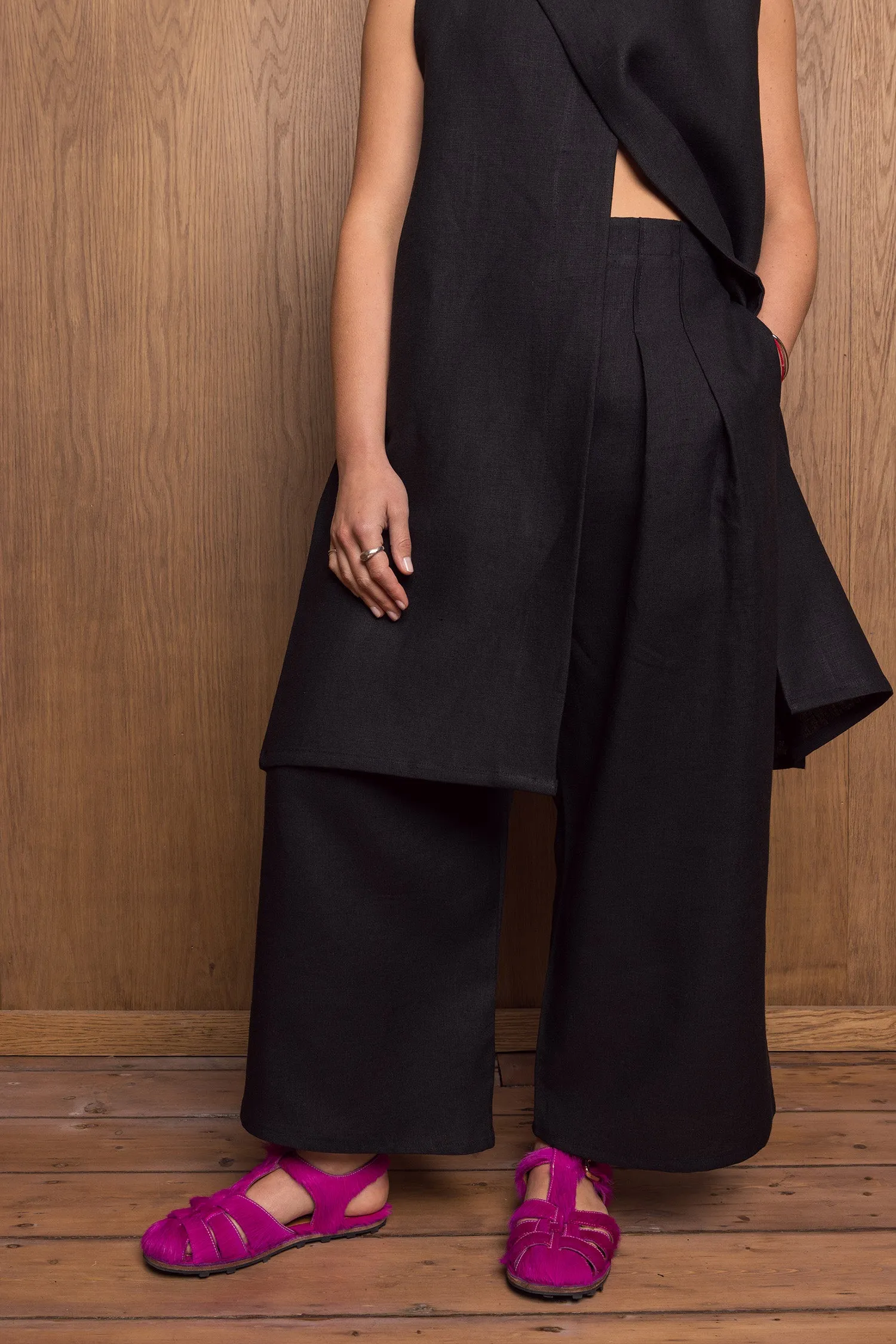 Purītsu Pants in Black Linen sold by Emiko Studios product image thumbnail 3