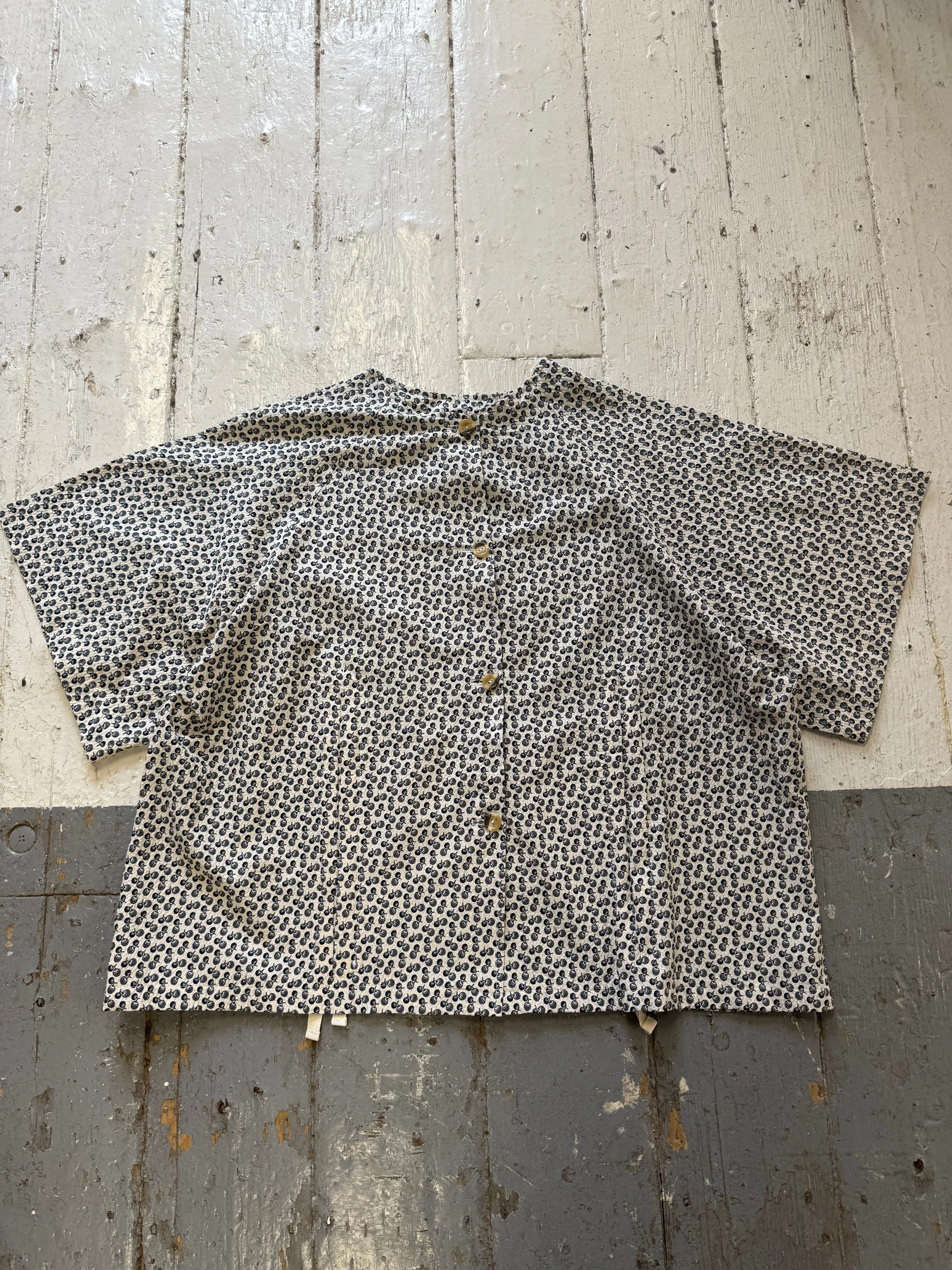 Limited Edition Kinchaku Shirt in White Acorn Seersucker XS-M sold by Emiko Studios product image thumbnail 3