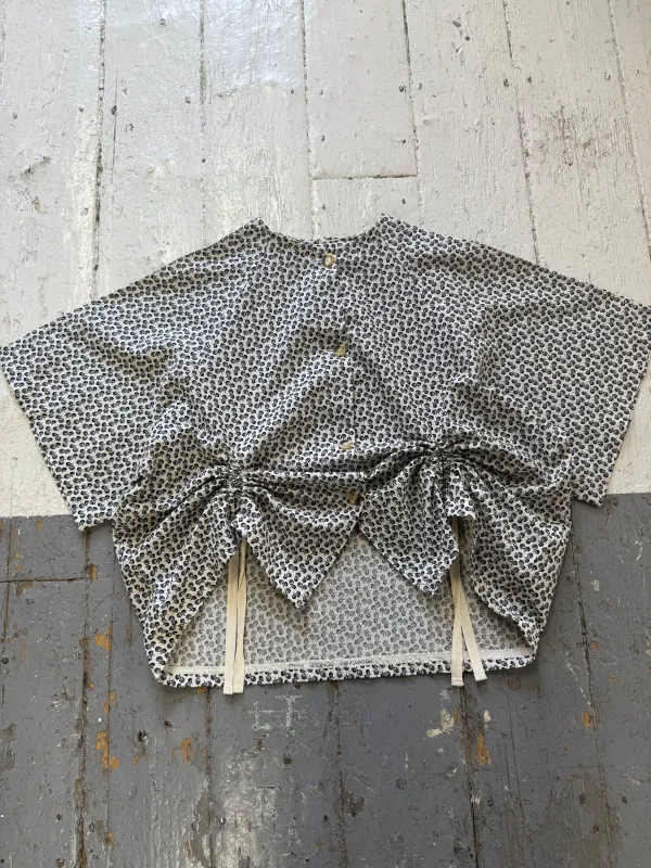 Limited Edition Kinchaku Shirt in White Acorn Seersucker XS-M sold by Emiko Studios