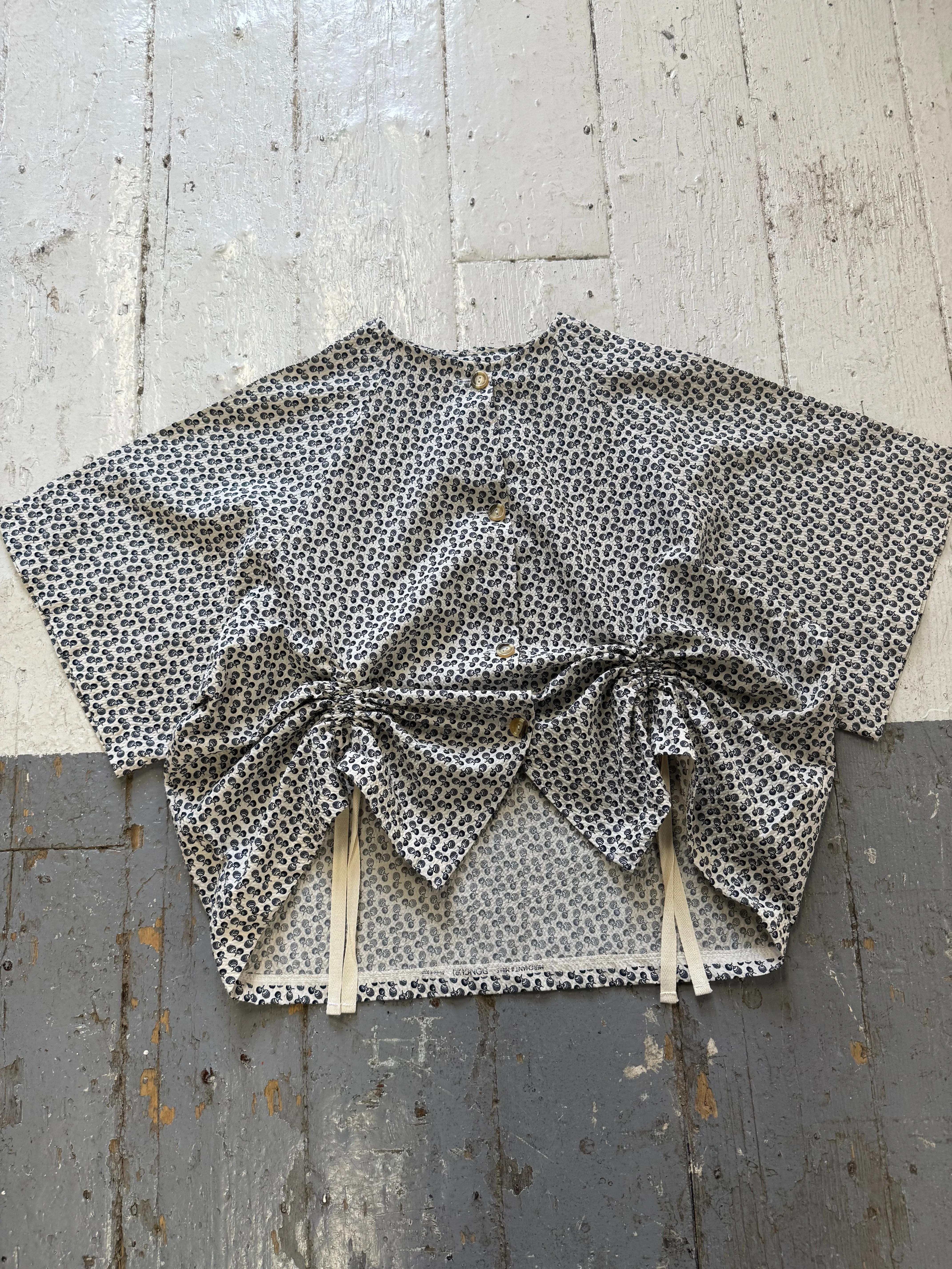 Limited Edition Kinchaku Shirt in White Acorn Seersucker XS-M sold by Emiko Studios