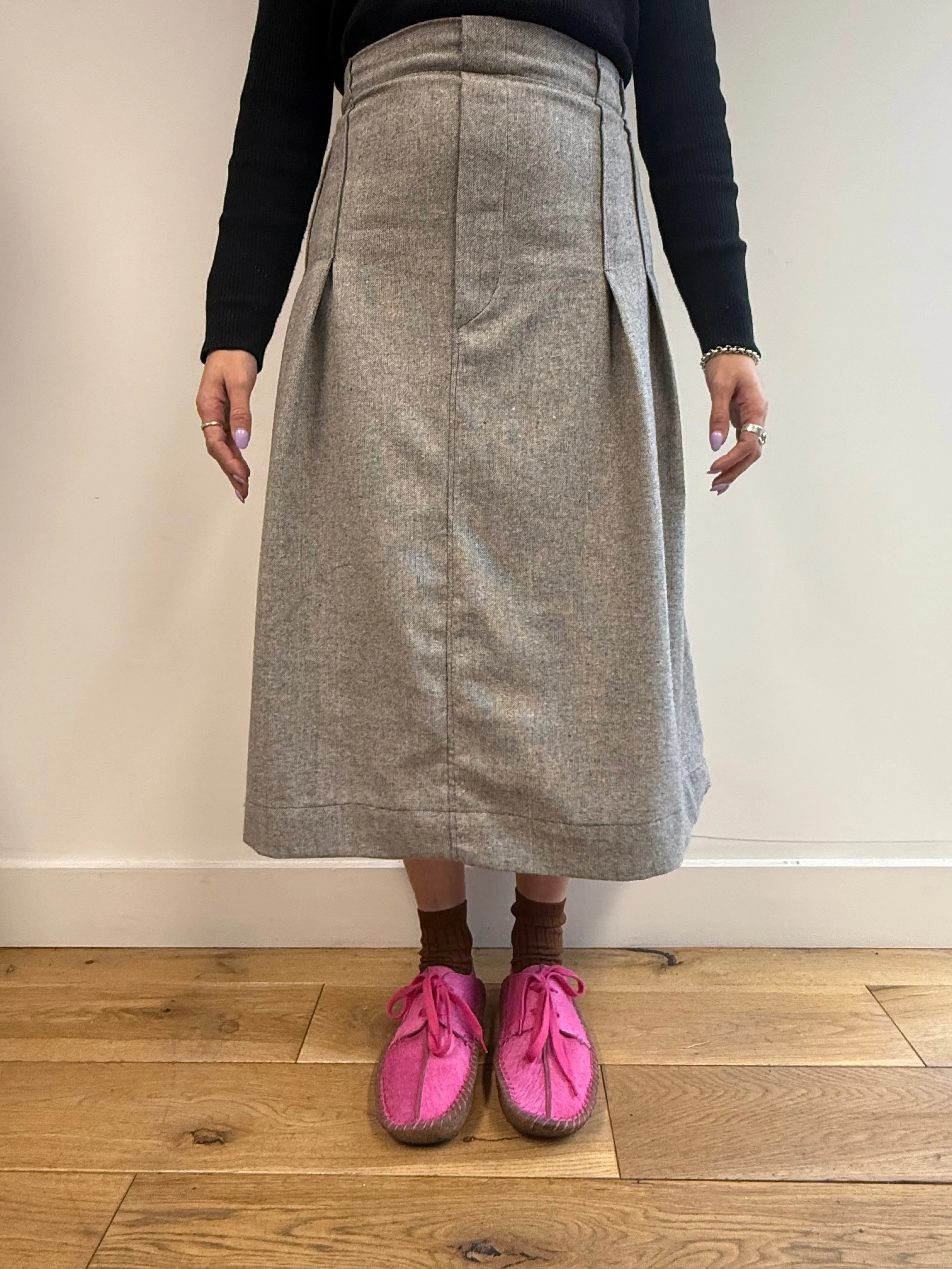 Limited Batch Puritsū Skirt in Grey sold by Emiko Studios
