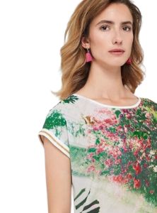 DETAILED  SLEEVELESS BLOUSE sold by FBO