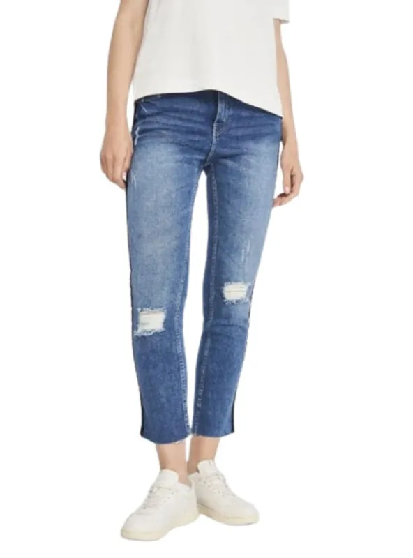 DETAILED DENIM JEANS sold by FBO