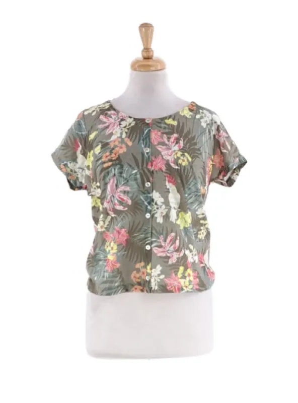 BUTTON DETAILED TEE sold by FBO