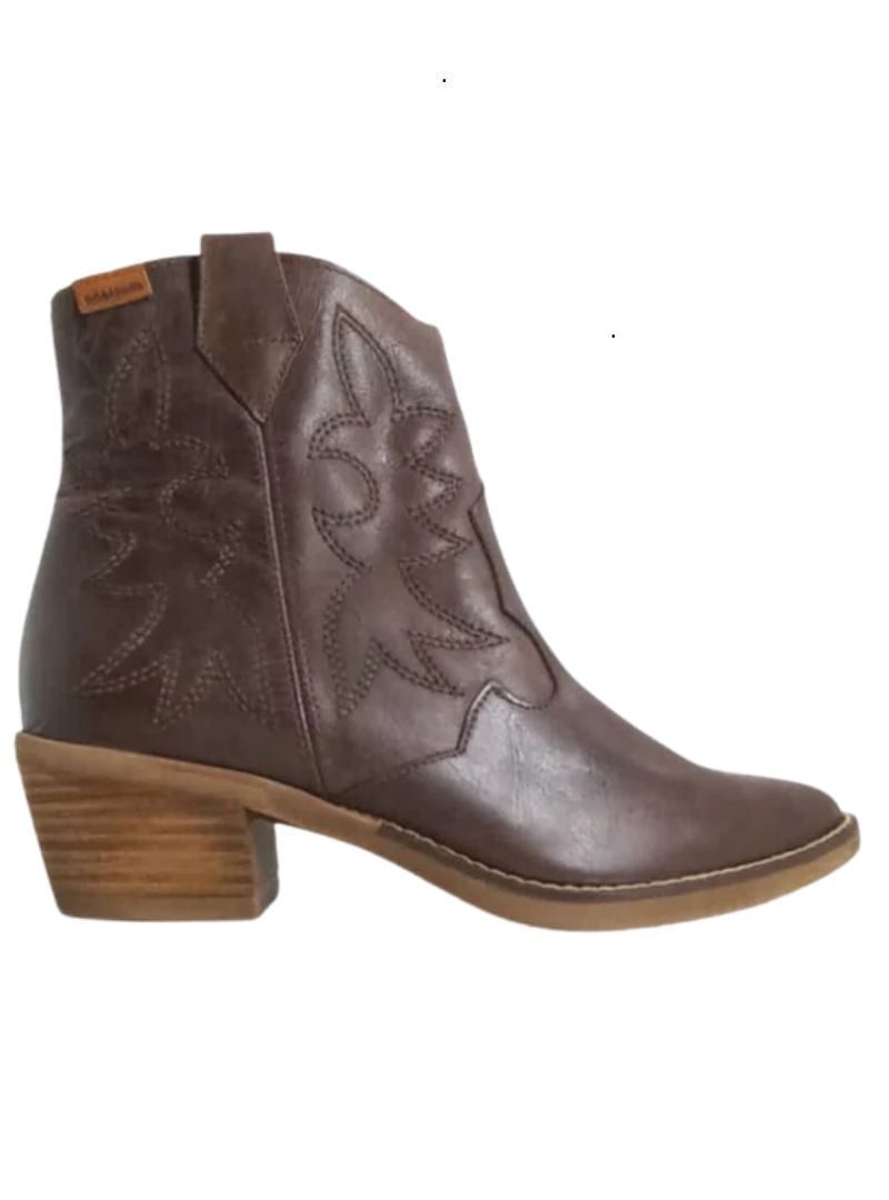DETAILED LEATHER ANKLE BOOTS sold by FBO