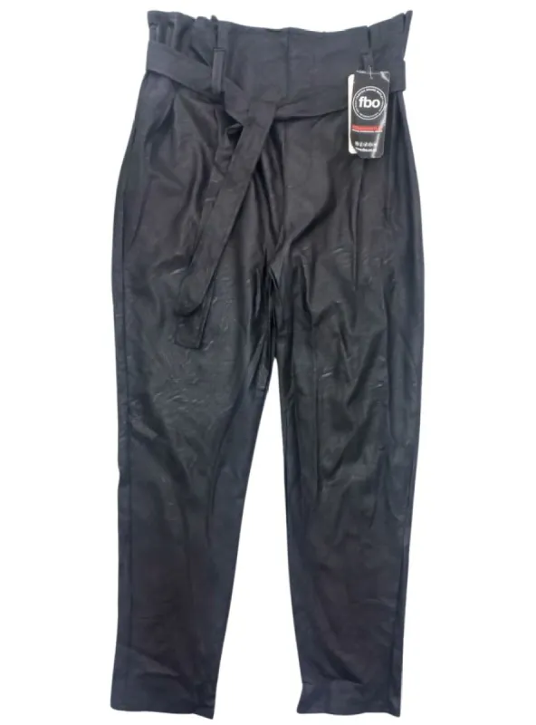 BASIC PLEATHER TROUSER WITH BELT sold by FBO