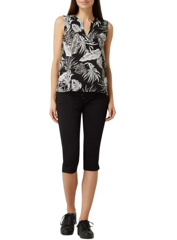 DETAILED SLEEVELESS BLOUSE sold by FBO