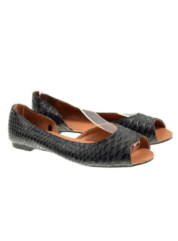 PEEP TOE TEXTURED PUMP sold by FBO