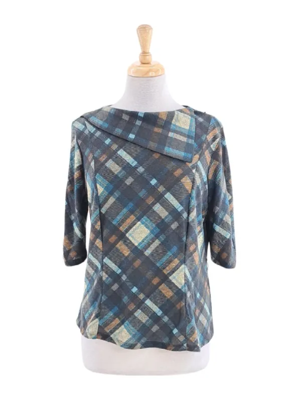 CHECKERD DETAIL KNIT TOP sold by FBO