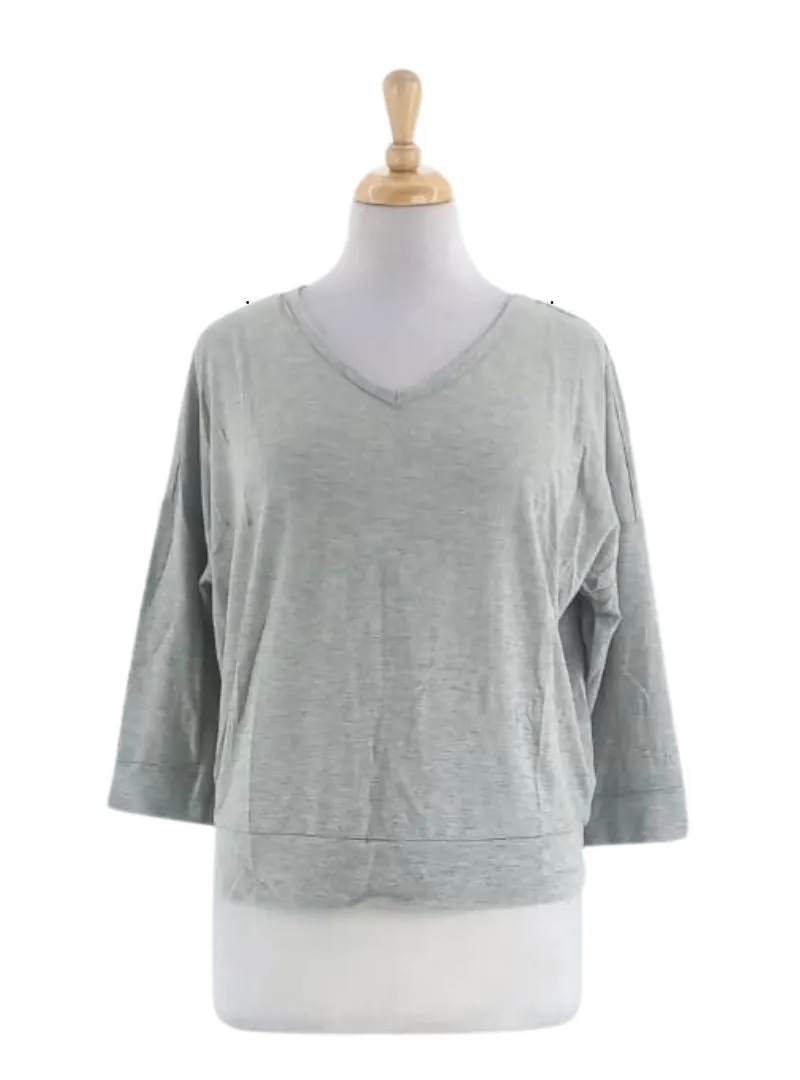 LONG SLEEVE V-NECK TOP sold by FBO