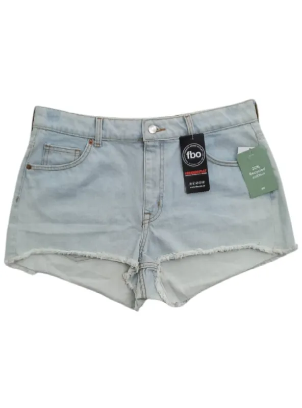 FRAYED BOTTOM DENIM SHORTS sold by FBO