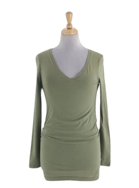 BASIC LONG SLEEVE V-NECK TOP sold by FBO