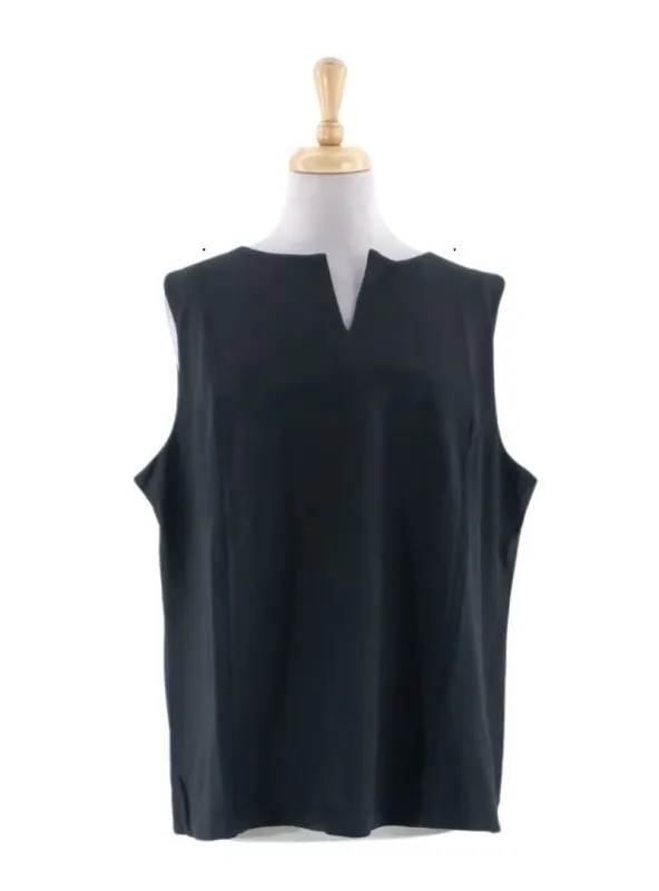 SLEEVELESS V-NECK TOP sold by FBO