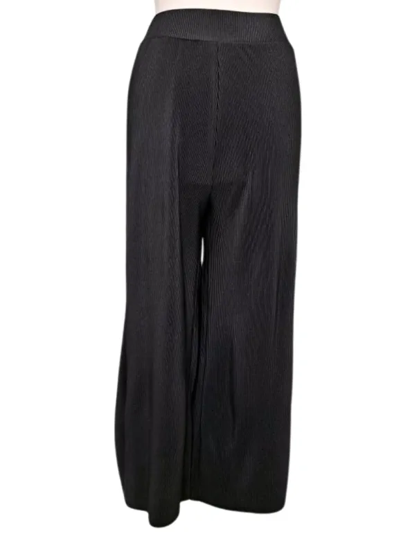 S.Oliver Ladies Pleated Loose Fit Trouser - Black sold by FBO