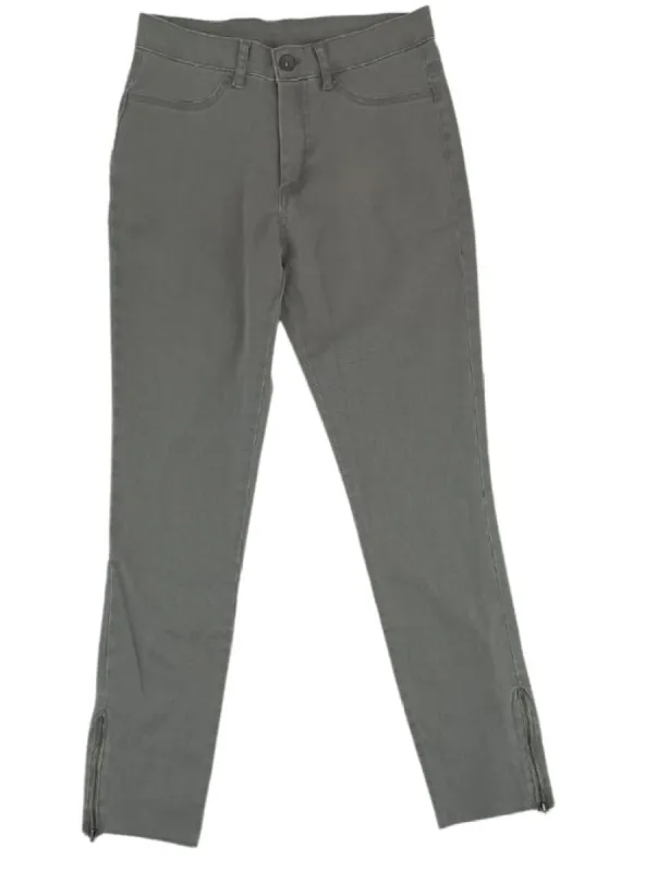 DETAILED ZIPPER JEANS sold by FBO